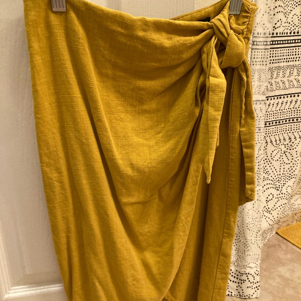 Zara midi wrap skirt size small